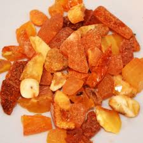 Bernstein kleinstückig. "Erdend".